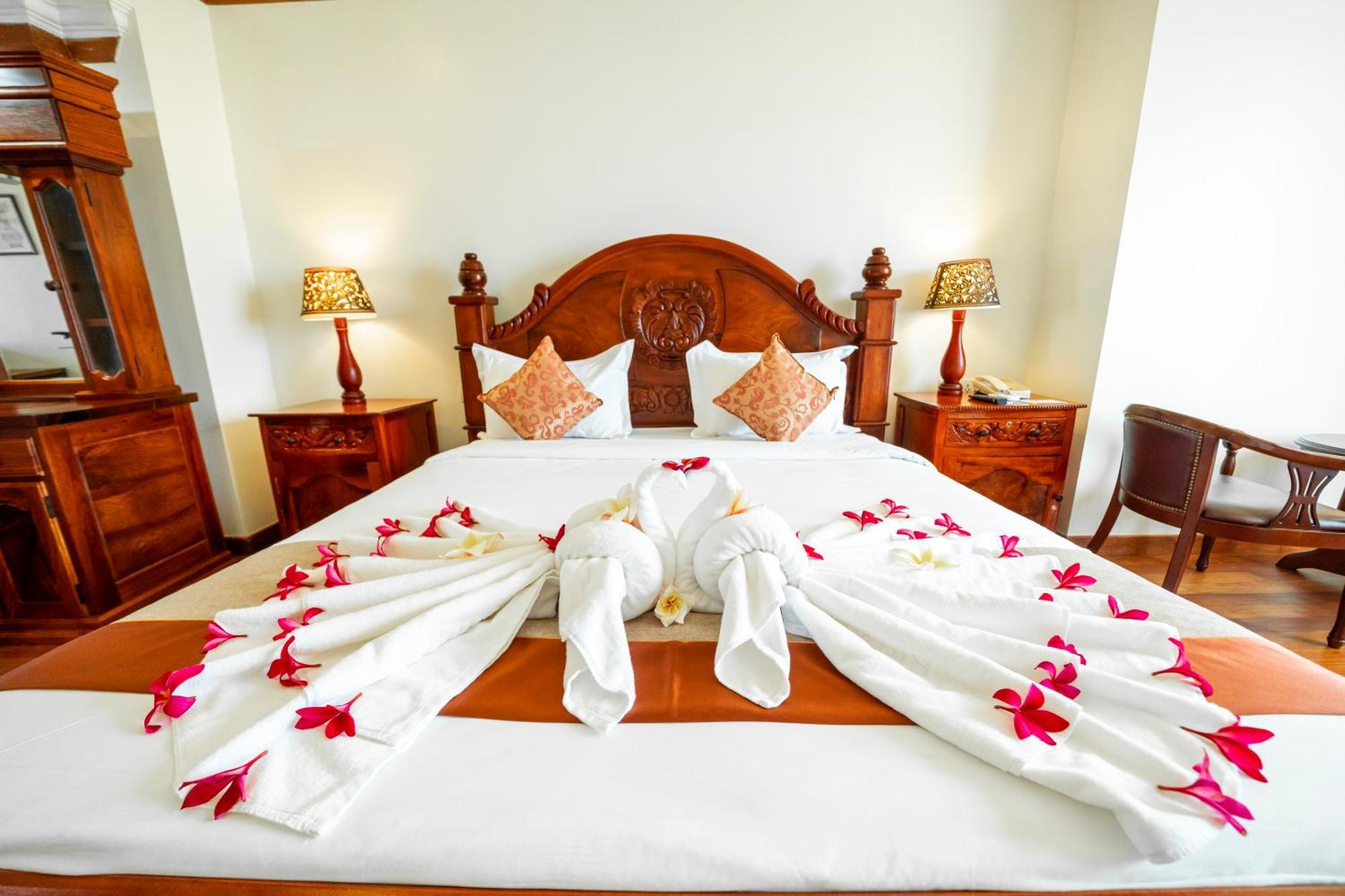 Pursat Riverside Hotel & Spa Bagian luar foto