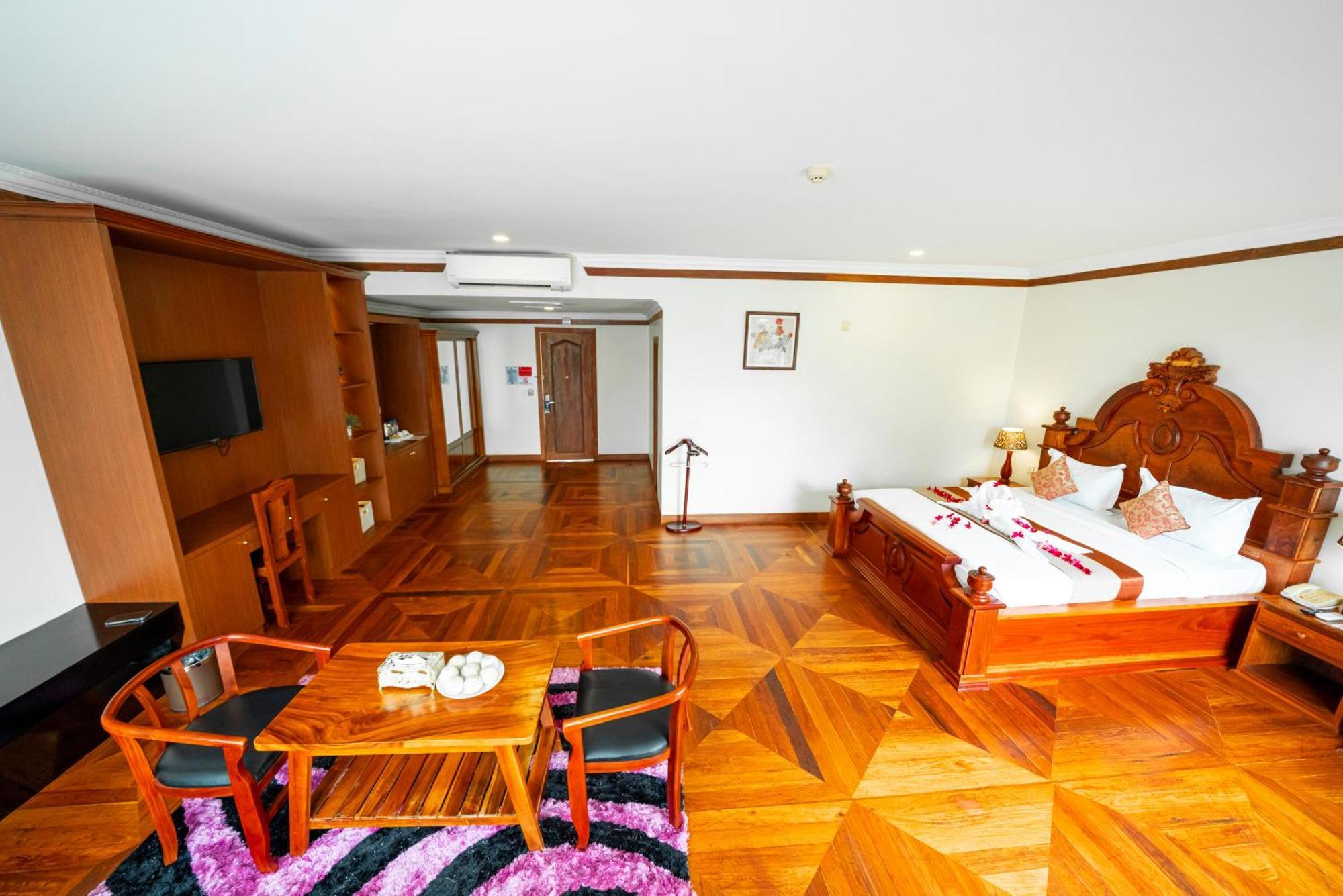 Pursat Riverside Hotel & Spa Bagian luar foto