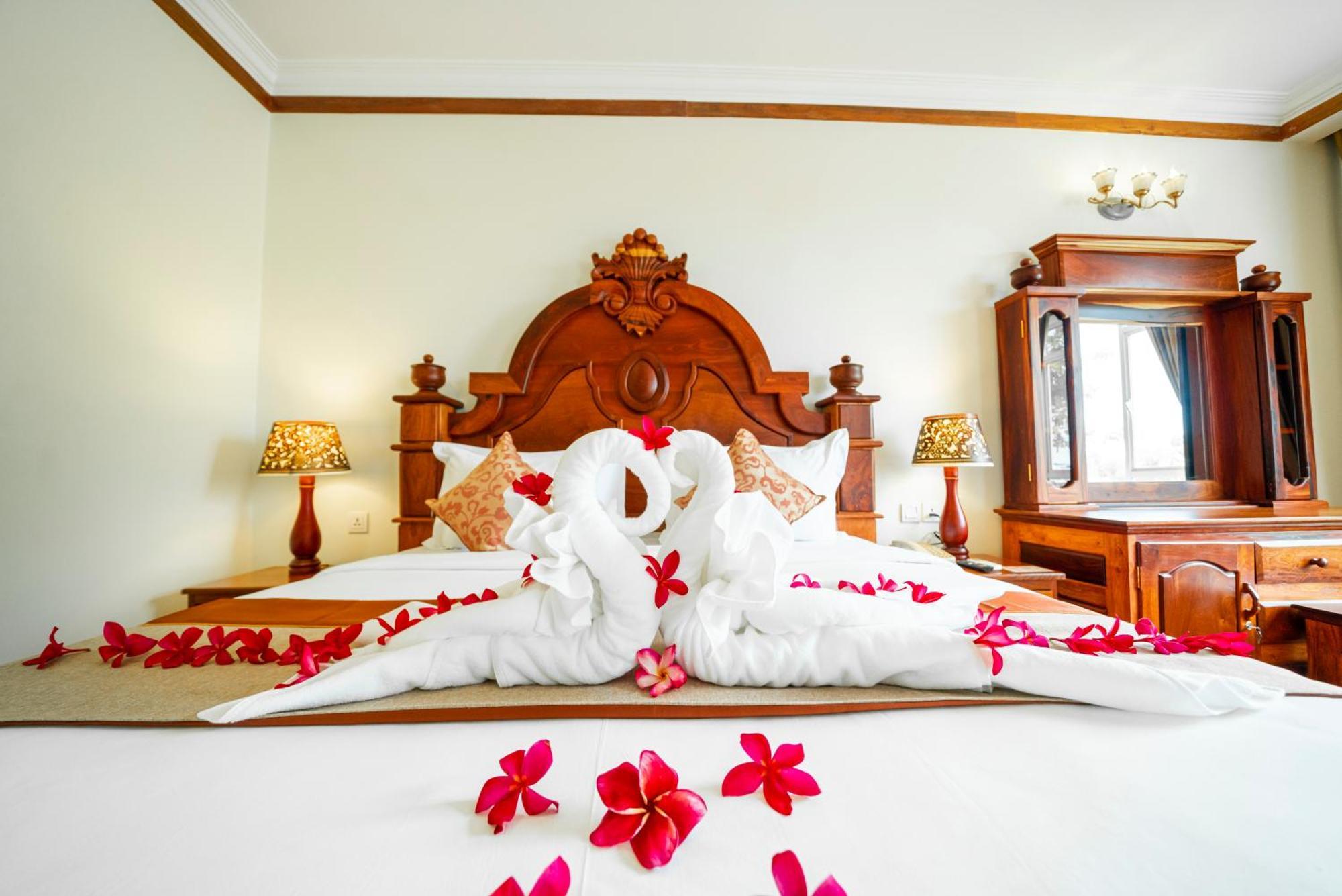 Pursat Riverside Hotel & Spa Bagian luar foto